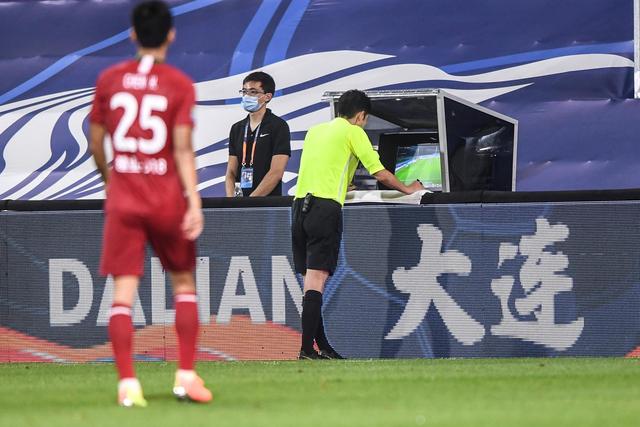 法甲晒梅西世界杯回应C罗：他在38度高温下踢球